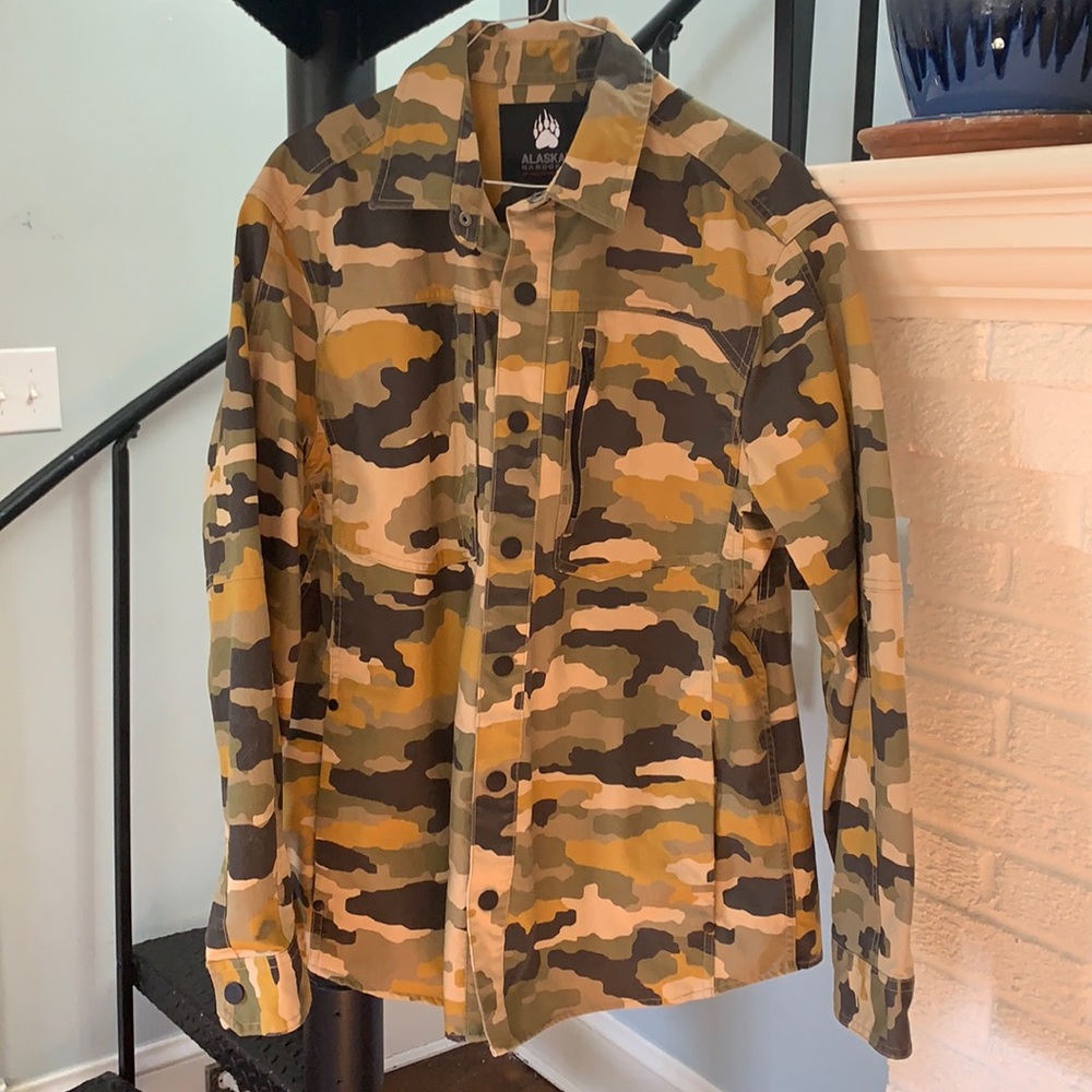 Alaskan hardgear camo button up shirt by Duluth Trading Co
